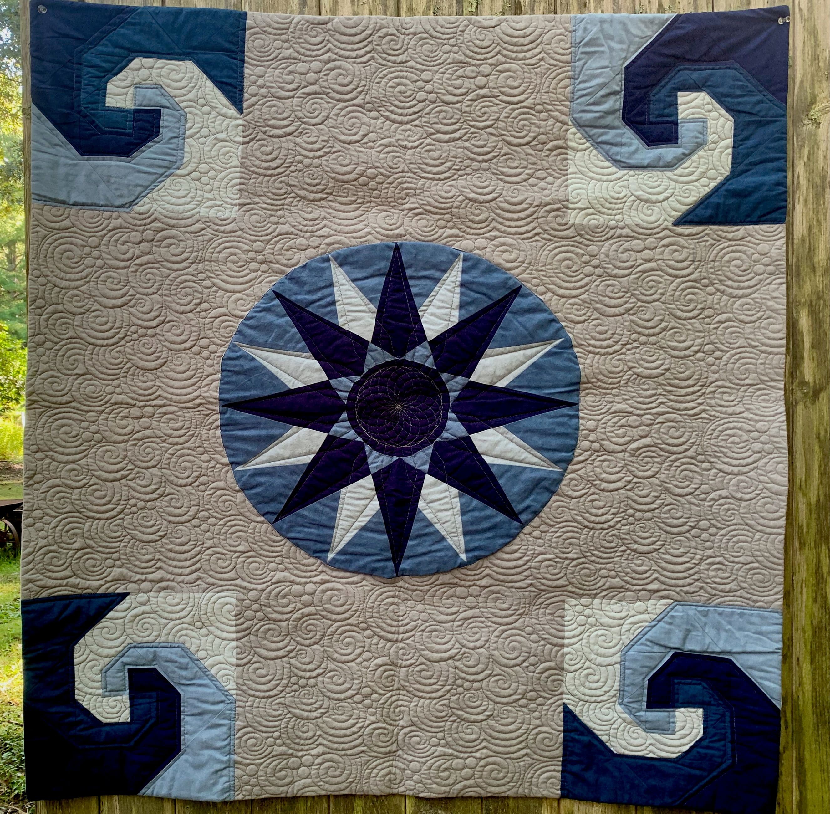 Mariner’s compass with snail's trail